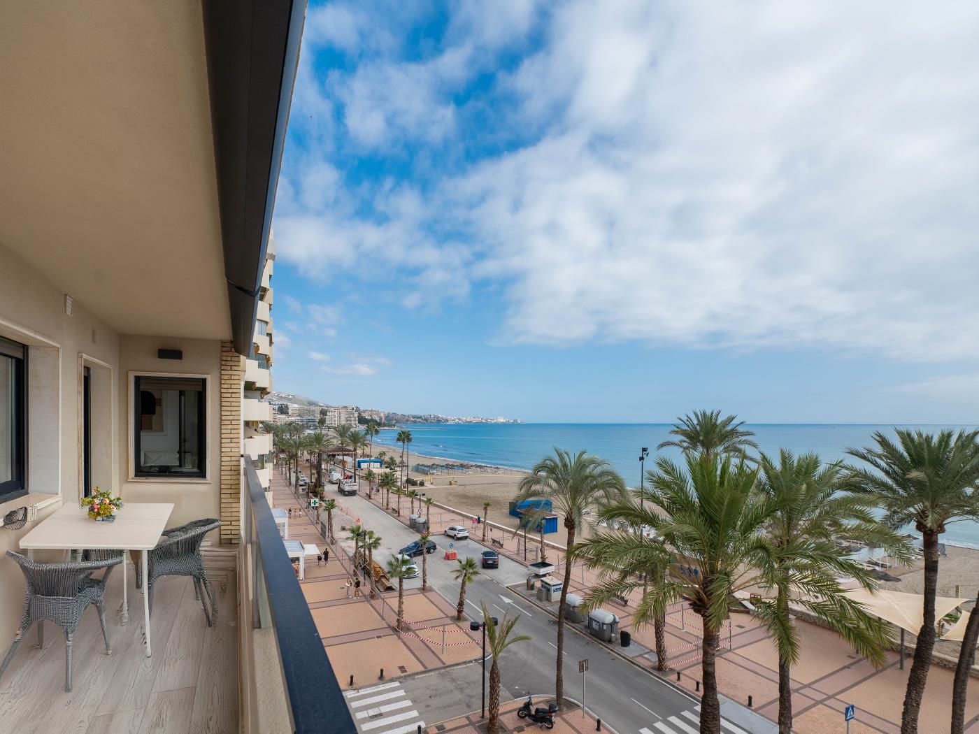 LXR Matisse 2HAB Beachfront in Fuengirola