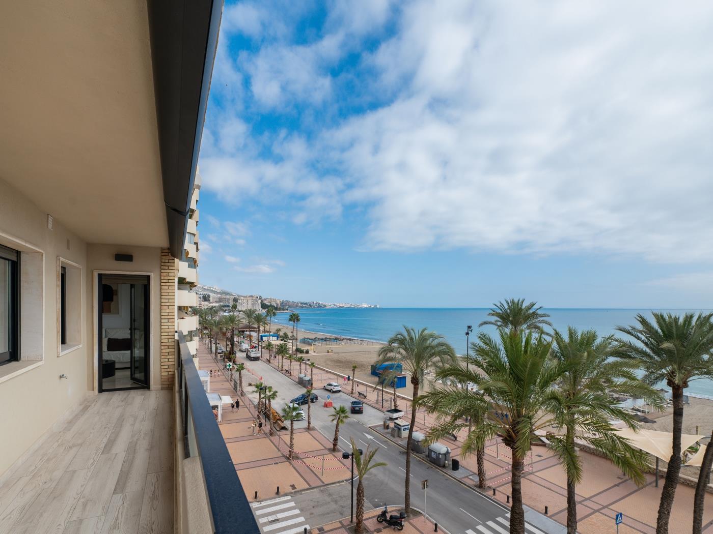 LXR Matisse 2HAB Beachfront in Fuengirola